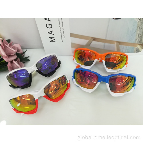 Man Wearing Sunglasses Stylish Full Frame Square UV Protection Sunglasses Supplier